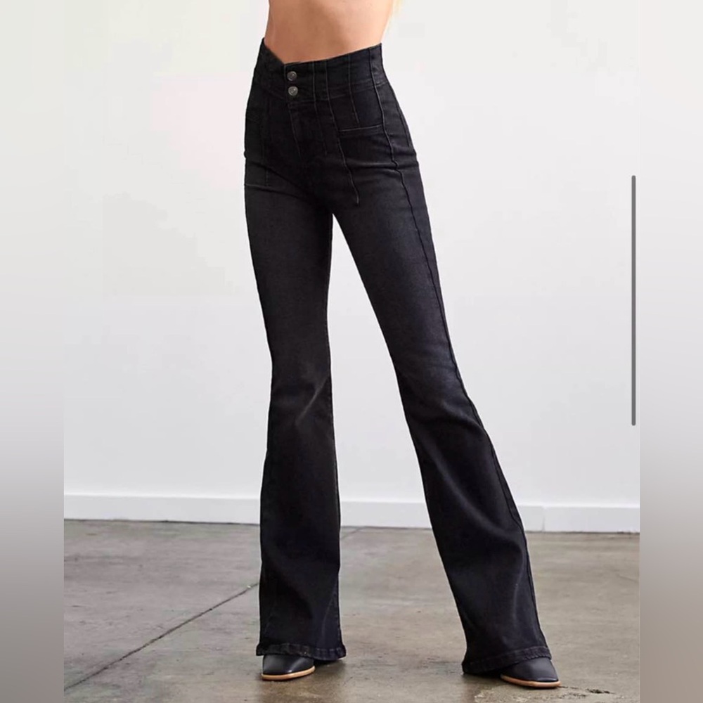 WE THE FREE FREE PEOPLE FLARE JEANS
